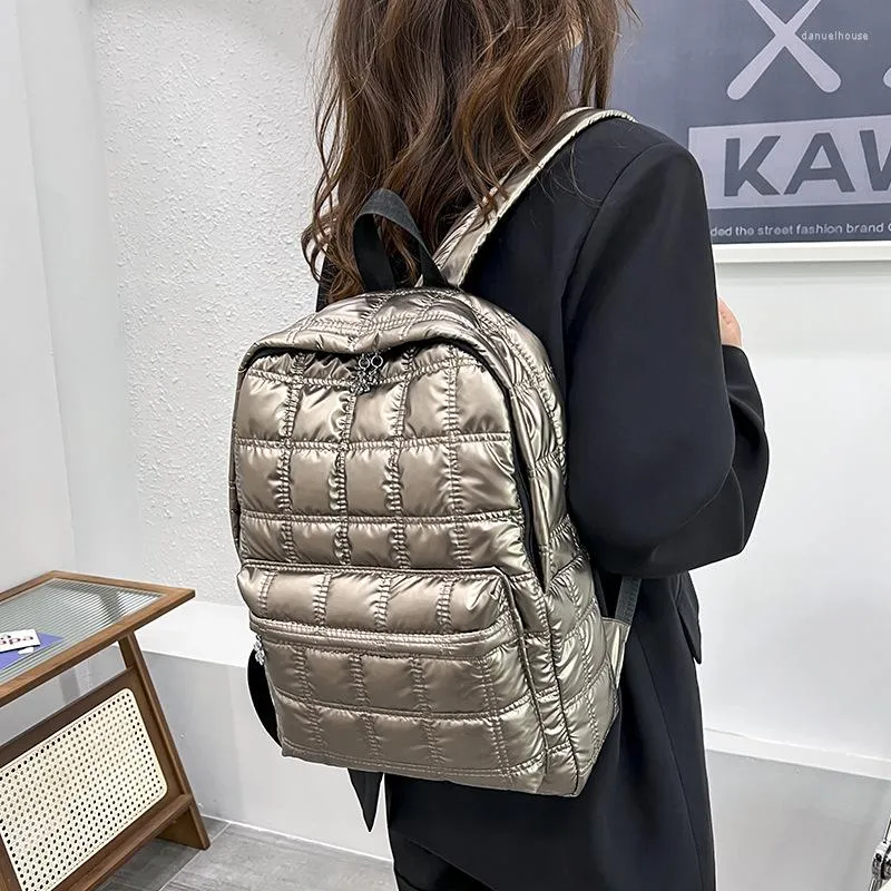 학교 가방 2023 Winter Ultra Light Space Down Women 's Backpack Quilted Plaid 여성 배낭