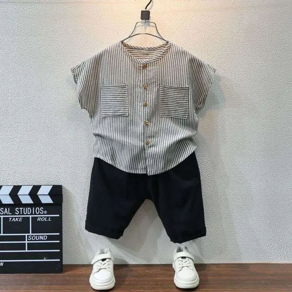 Set di abbigliamento Estate Ragazzi Bambini 2023 Coreano Bel bambino Manica corta 29 anni Cotone Lino Bambino Bambini Due pezzi 230506