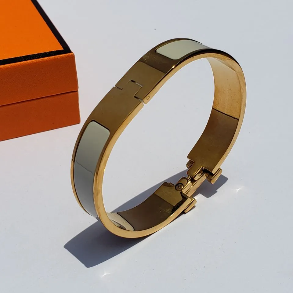 Bracciale a forma di cuore Bracciale a polsino vuoto Bracciale in oro placcato Sier Acciaio inossidabile Classico Braccialetti per unghie d'amore da donna Gioielli di moda greci Regalo per il giorno delle nozze