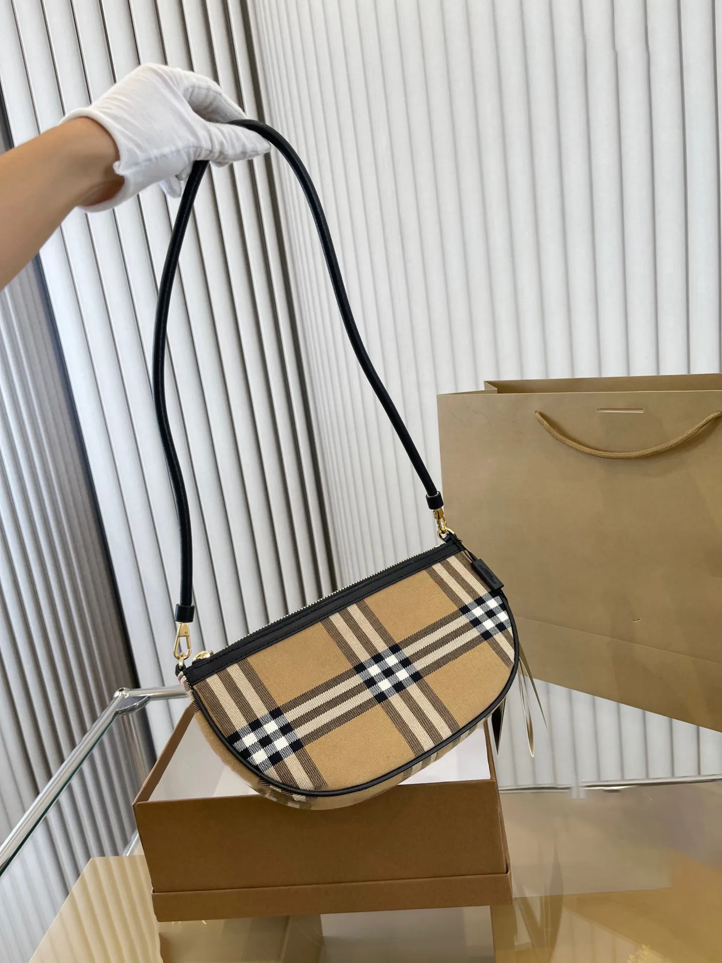 Burberry outlet deals crossbody bag