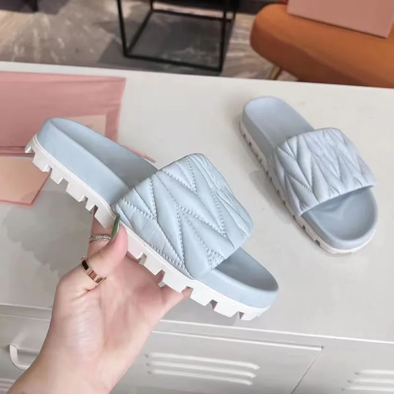 Chinelos Confort veis Designer de Luxo Mulheres Sand lias Baixas Couro Plissado Sapatos de Festa Salto Baixo Casual Casa Cl ssico Sapato Jantar