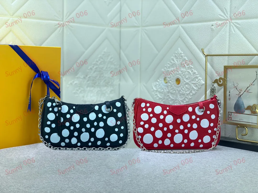 Bolsa de ombro preta vermelha em relevo bolsa de bolsa de cadeia destacável Designer Easy Pouch On Strap Luxury manchada de mensagens de design de design