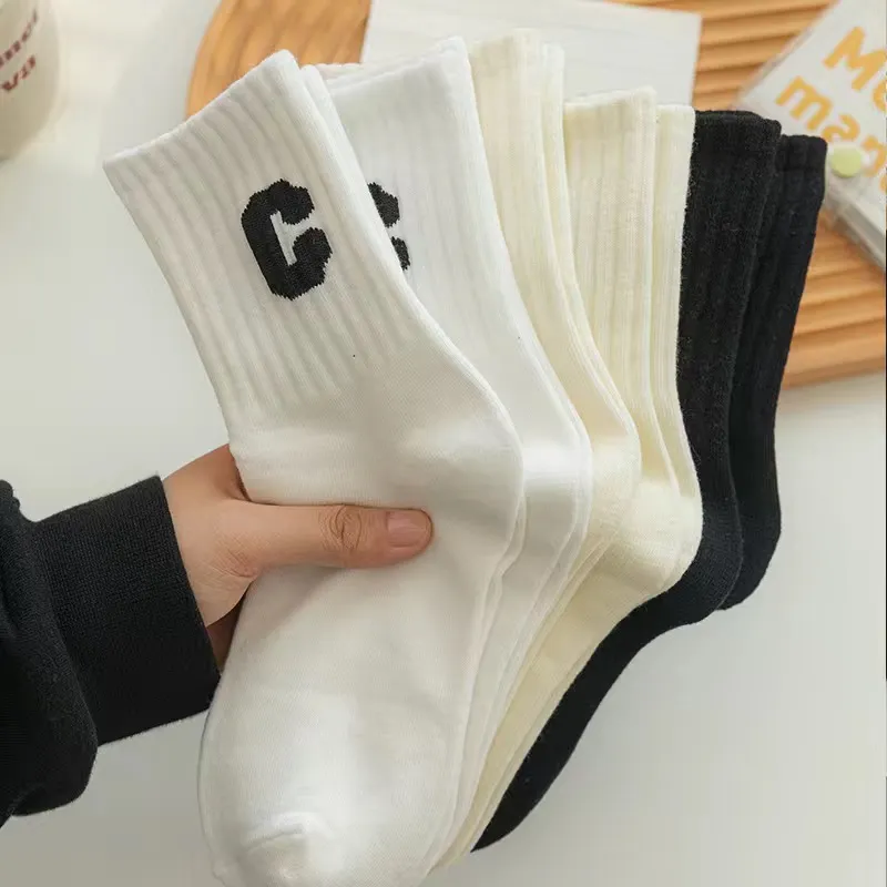 Мода маленькие C буквы дизайнеры Mens Nocks Женщины мужчины высококачественные хлопковые классы классический дышащий смешанный футбольный баскетбол носки