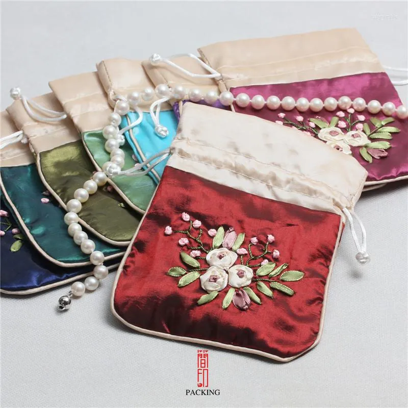 Torebki biżuterii 6PC/Lot Bag Gift Classic Chinese Hafdery Storage Organizer Mały woreczka ręcznie robione hafty słuchawki