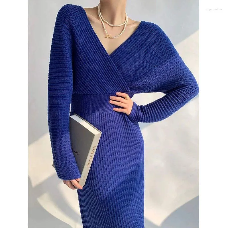 Lässige Kleider Elegantes blaues gestricktes, figurbetontes Kleid Damen weicher elastischer Pullover mit V-Ausschnitt Herbst Winter Midi Party lang