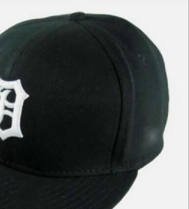 Prêt Stock Vente en gros de haute qualité pour hommes Detroit Sport Team Casquettes ajustées SOX à bord plat sur les chapeaux de terrain Conception entièrement fermée Taille 7 - Taille 8 Casquette de baseball Gorra A0