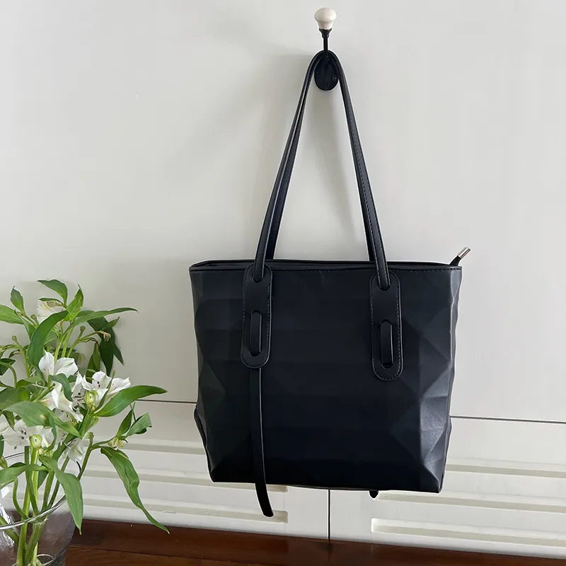 Lo nuevo en Bolso tote grande minimalista!