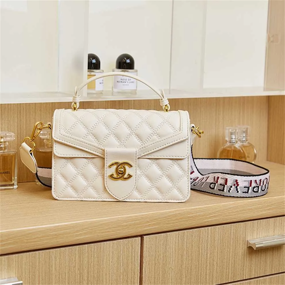 2023 New Fashion Womens Chain Shoulder Crossbody Small Square Baggit Purse  Affordable And On Sale! From Dhgategaodans, $28.65 | DHgate.Com