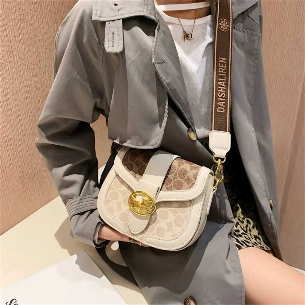 Borse a buon mercato in vendita Borsa da donna Baobao 2023 Nuova moda Crossbody Versione coreana Stile straniero Sella Tracolla larga Singola