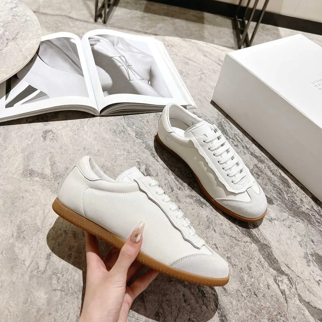 Chaussures allemandes femmes sales