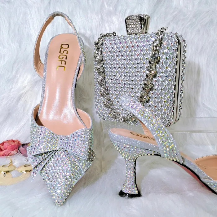 Sandales QSGFC couleur argent cristal décoration Style verre à vin talon amis chaussures de fête mode nigériane dames chaussures et sac pour la fête 230508