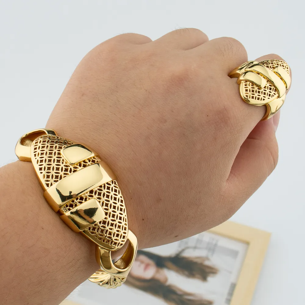 Hänghalsband manschett med ring för kvinnor 18k guldpläterade armband smycken nigeriansk bröllopsfest gåva Dubai ihålig design 230506