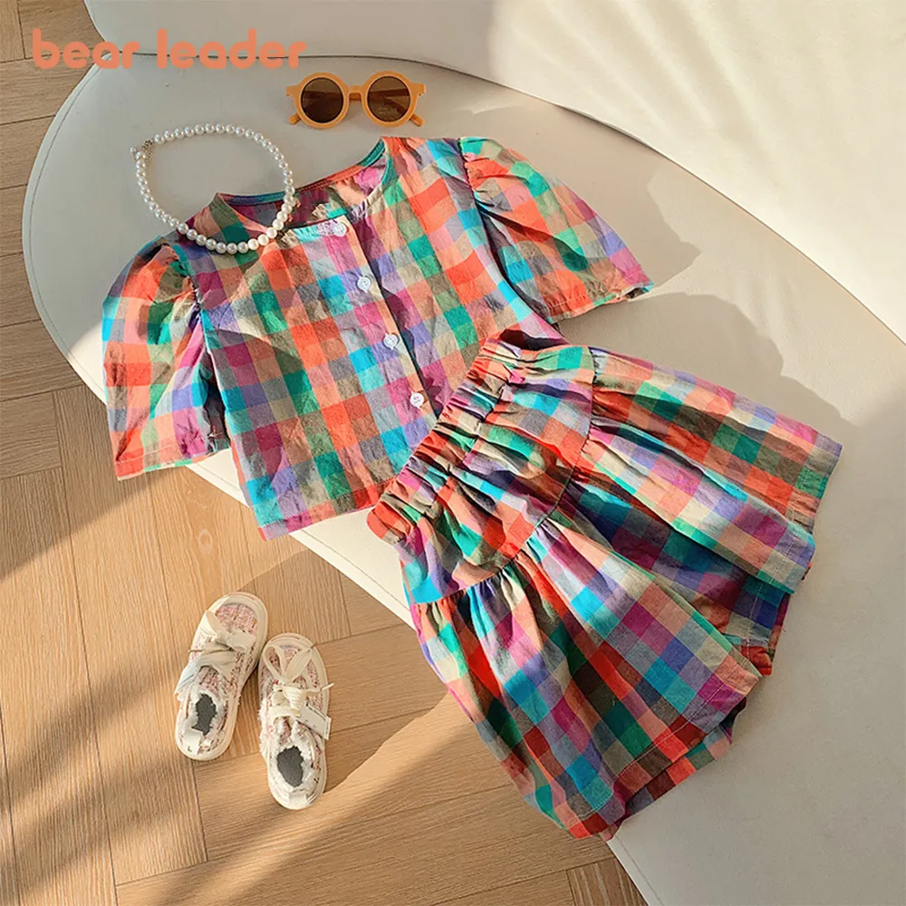 Sets Suits Bear Leader Girls 2023 Zomer Koreaanse kinderen S Kleding Kleurrijke geruite bubbelhoes shirt Shorts Tweedel stuk 230508