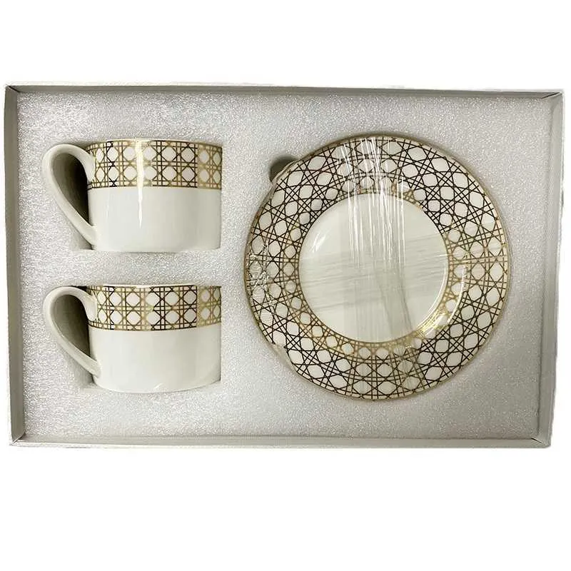 Kaffee Tee Werkzeuge Kaffee Begleiter Tee Tassen Tasse und Untertasse Teller mit Muster Set 2 Teile/Set mit Knochenbox Restaurierung China Multi-Stil Einfache Keramik Tiki P230508