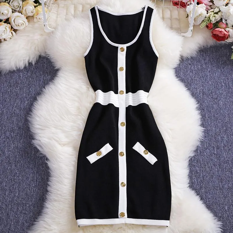 Casual Dresses Contrast Color Knitted Dress 2023 Summer Autumn Vest Tank Patchwork Black White Sheath Bodycon Bandage Knitting Sweater