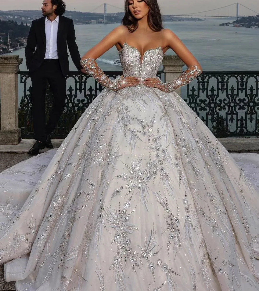 Robe de mariée de luxe, robe de bal, manches longues, col en V, paillettes appliquées, dentelle 3D, volants, perles, diamants, robe formelle, grande taille, sur mesure