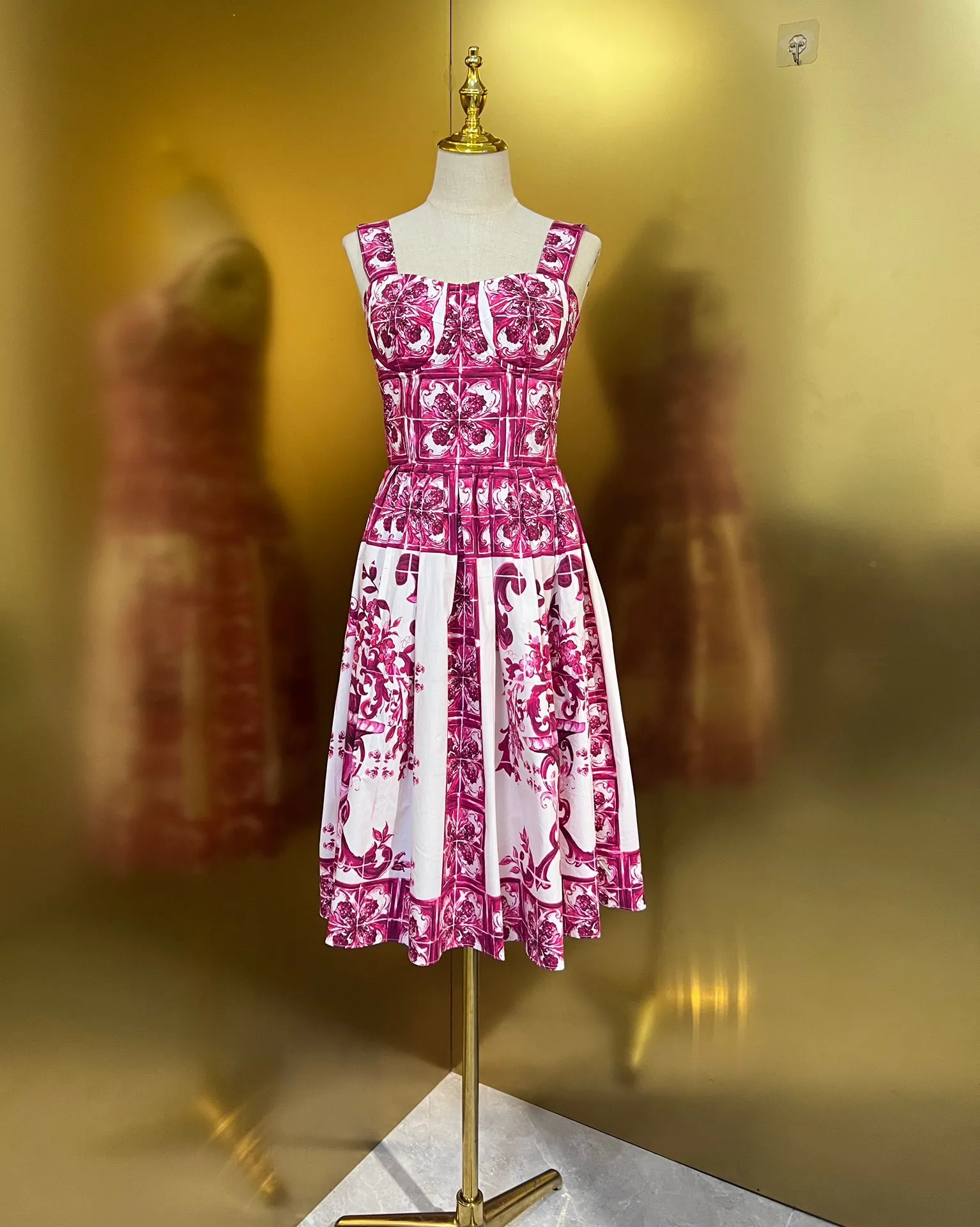 Elegant Womens Red & White Porcelain Print Dress - Sleeveless Fit & Flare  Cami Midi Dress, Stylish Summer Outfit, Perfect for Parties from Dhgate  Basic & Casual Dresses - price 147.99