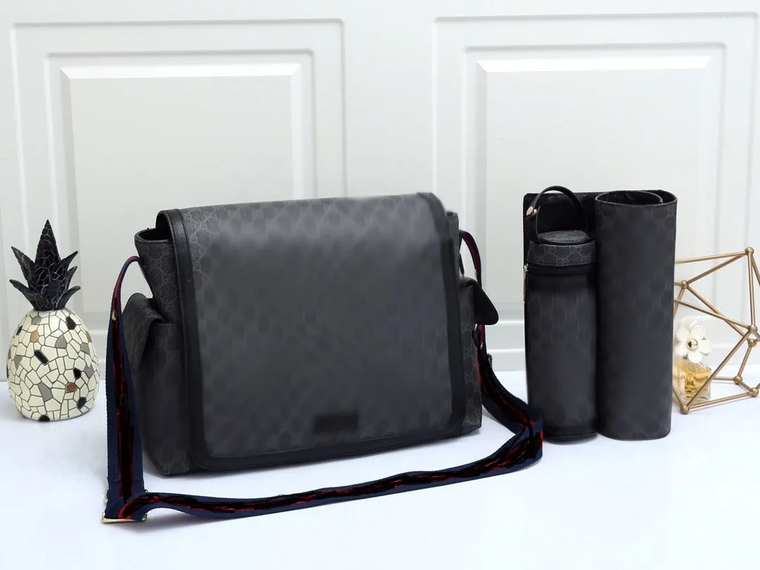 Designer Diaper Backpack Multifunctional Messenger Diapers Bag Set for Dad Premium Leather Canvas Material Functional Dry Shoulder Gift