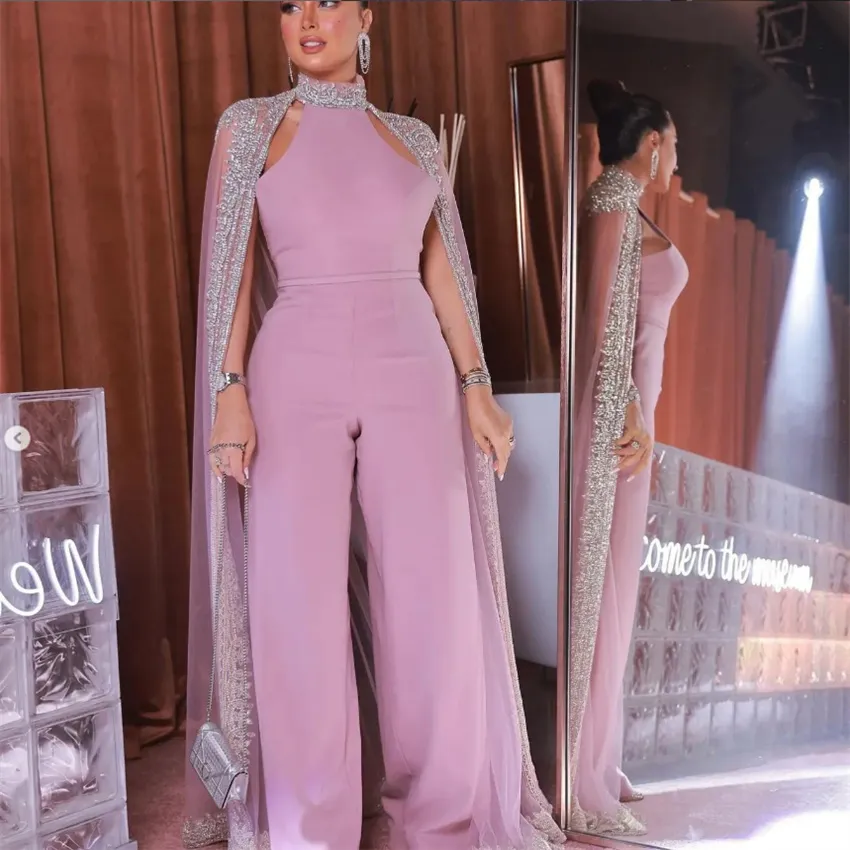 Luxe stoffige roze prom jumpsuit jurk 2023 Elegante Dubai Arabische outfit Koreaanse avondjurk met cape turkije vrouwen verjaardagslijtage Vestidos de fiesta formele gelegenheid