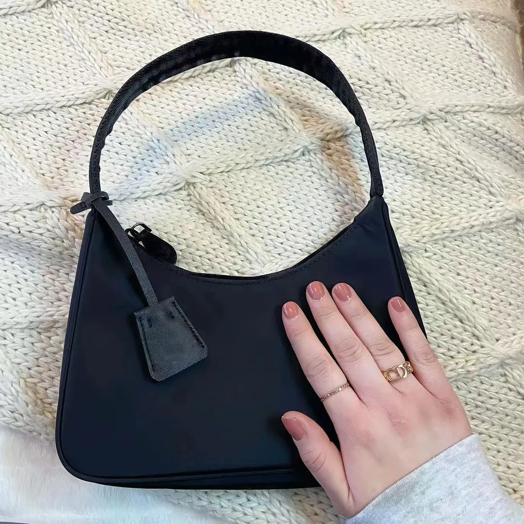 Hobo clutch sale discount