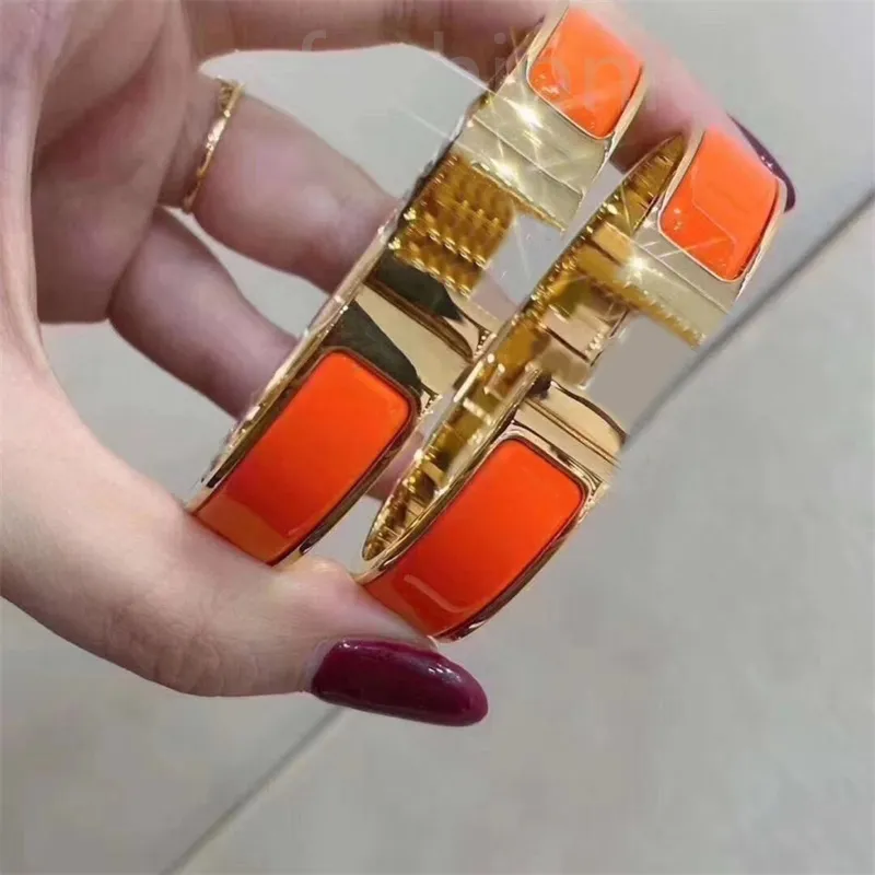 Designer Bracelet Metal Cuff Luxe Charm Bangles For Women Valentine S Day Creative Pink Orange Ins Street Shopping Armbanden Fashion Beautiful Enamelc23