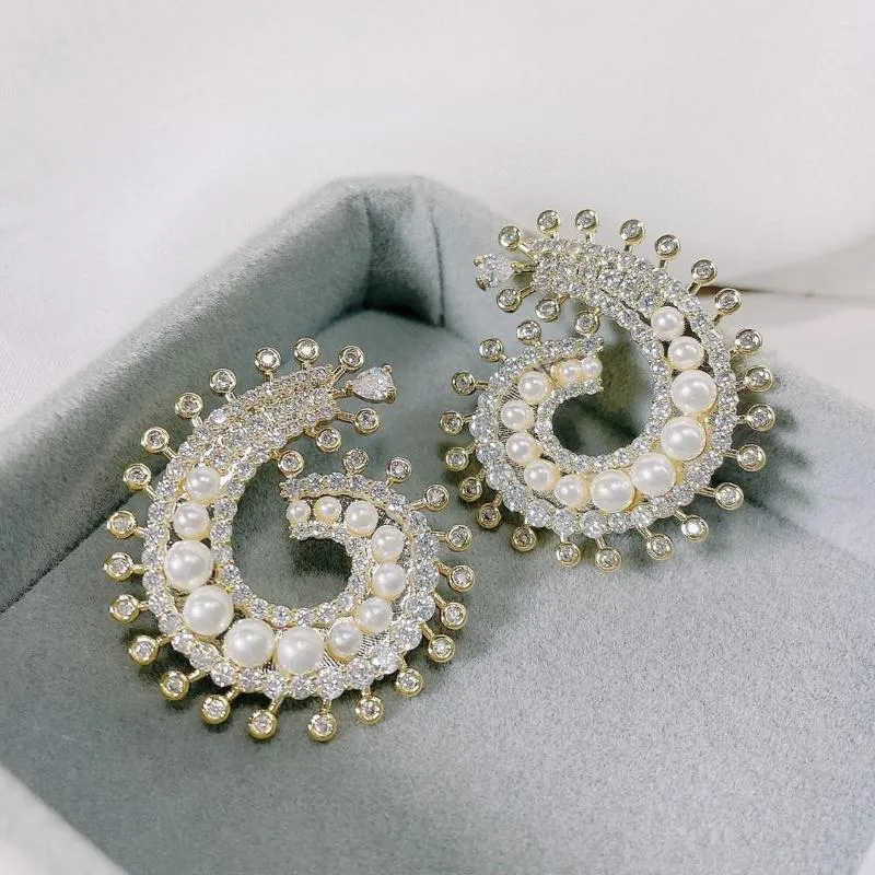 Boucles d'oreilles à tige mode C-forme élégante perle de riz femmes magnifiques Vintage étincelant mariage bijoux fins