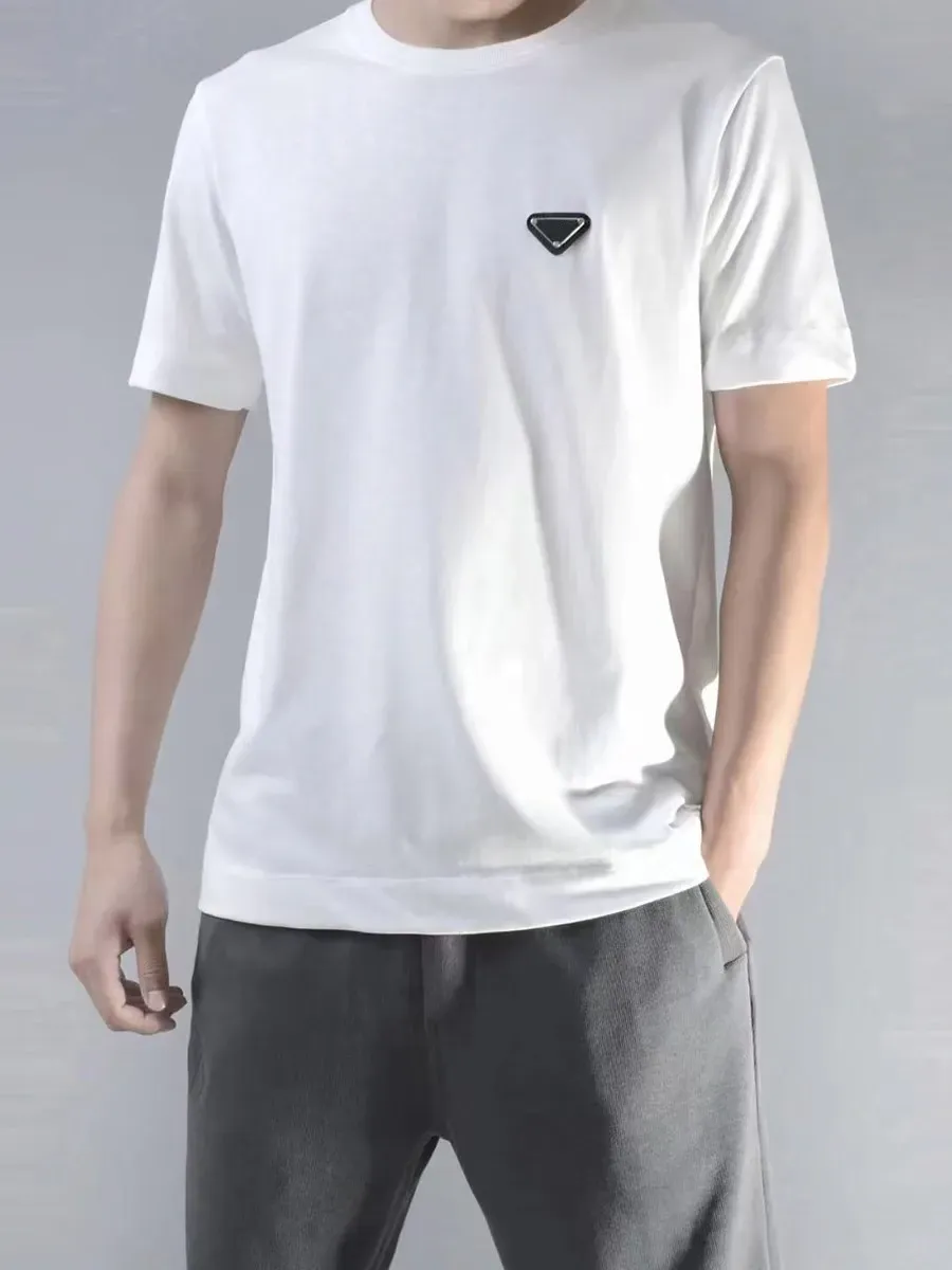 2023 Mens T Shirts Designer Man Tshirts Shorts Tees Summer Breattable Tops Unisex Shirt With Budge Letters Design Kort ärmar Storlek