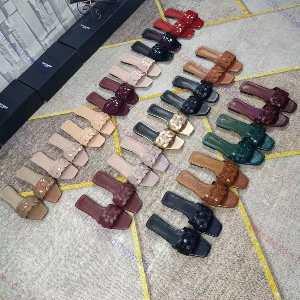 صندل بغل المنسوجة Slippers Slippers الكعب مسطح الكعب المربع إصبع القدم المصممين الفاخرة للنساء براءات الاختراع الخارجي من الجلد غير الرسمي