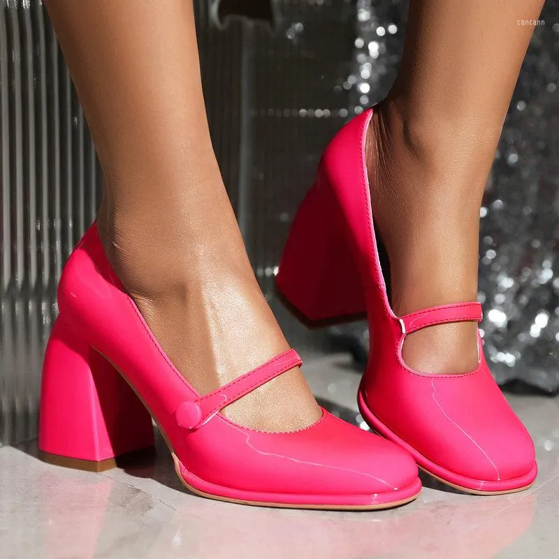 Bright 2025 orange pumps