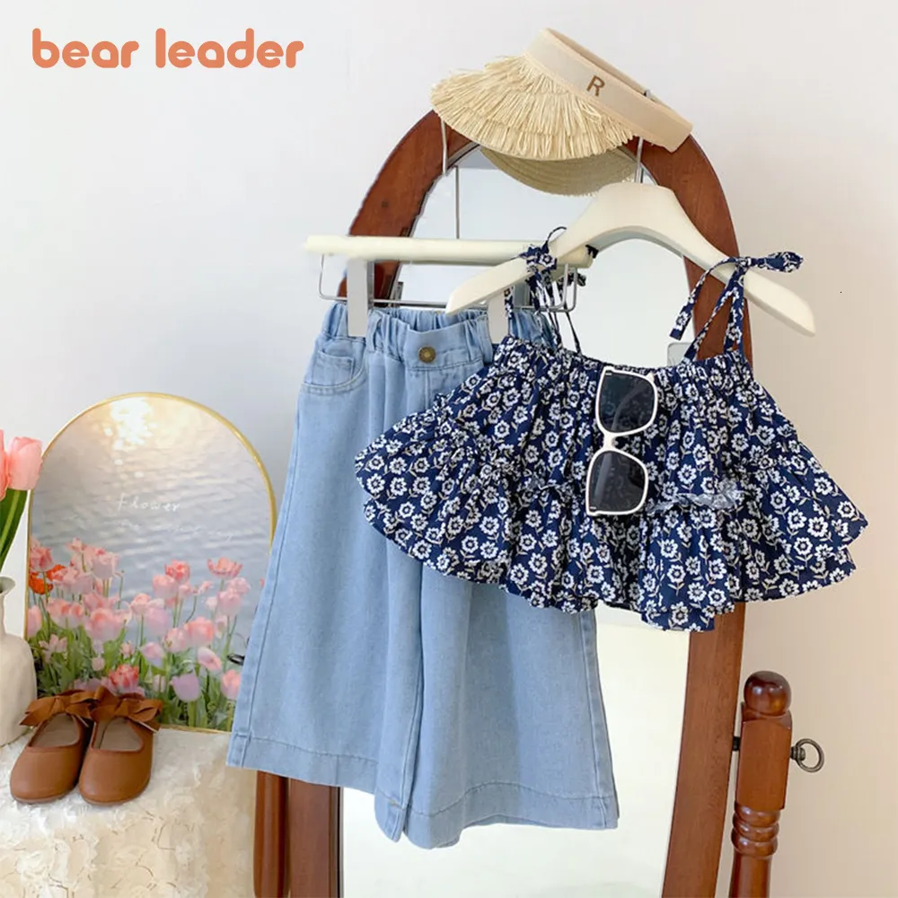 Sets Anzüge Bear Leader Mädchen Sommer 2023 Koreanische Kinder Fragmentierte Blume Hängendes Oberteil Denim Weites Bein Hose Zweiteilig 230508