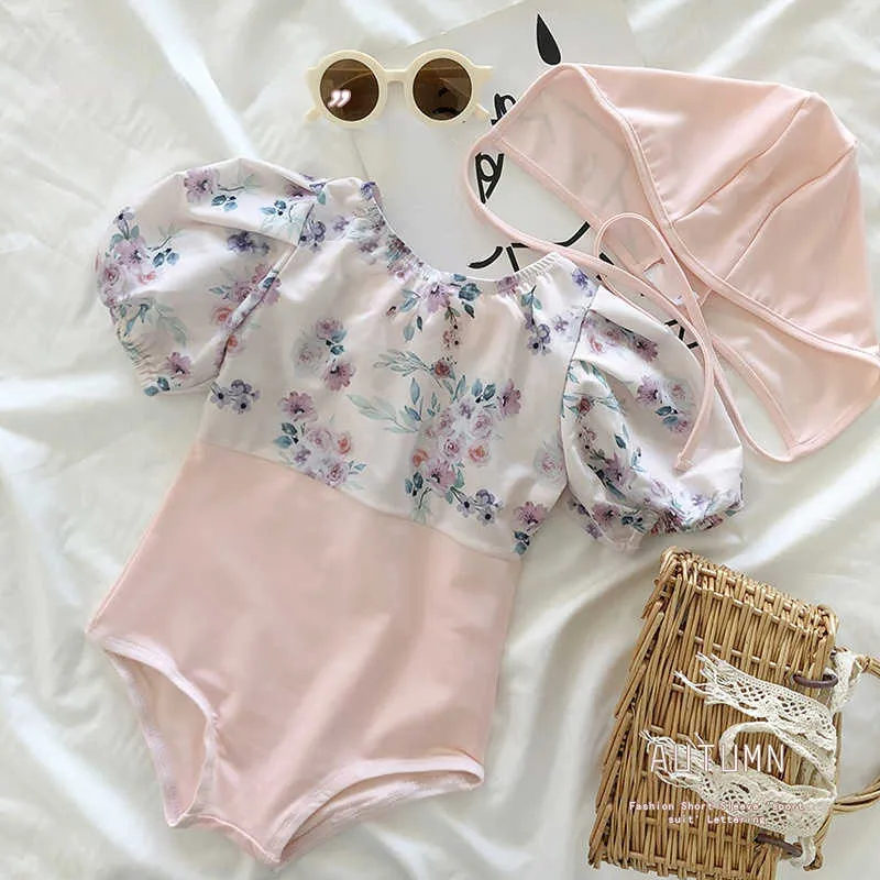 Swimwwear Girls Swimsuit + chapeau Summer Nouveau coup floral Sweve Swimweve One Piece Children Bikini Beach Wear P230509