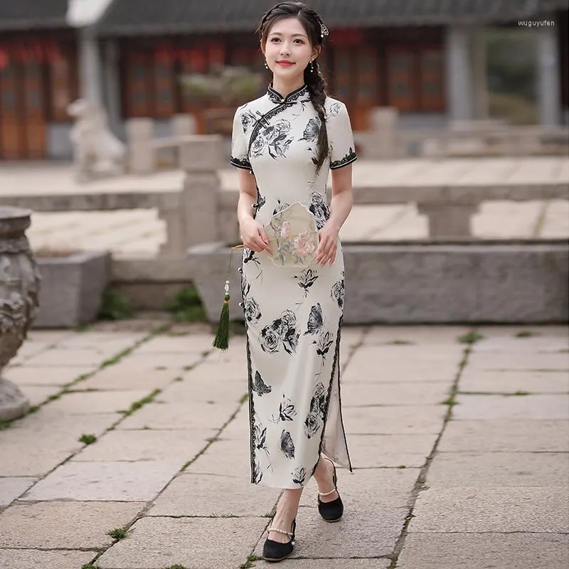 Vêtements ethniques Mode de haute qualité Robe traditionnelle chinoise de style rétro Qipao Vie quotidienne élégante et sexy portant le Qipao d'été.