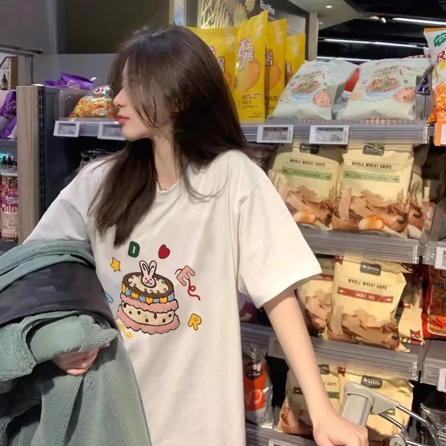 女性用Tシャツアダーエラー韓国の短袖の女性ニッチ韓国丸い首のルーズフィッティングカップルTシャツトップトレンディブランド半袖女性