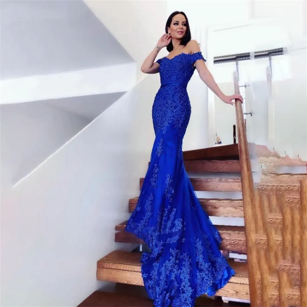 Élégant bleu royal longues robes de soirée formelles style sirène dentelle appliques sur l'épaule sans manches robes de soirée de bal mère de la robe de mariée 2023