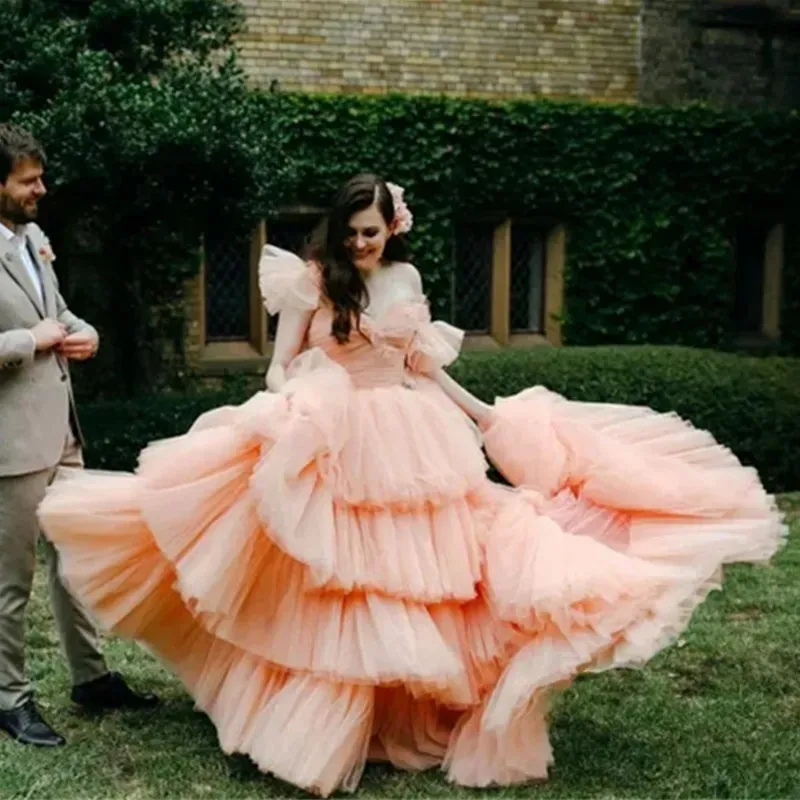 Peach Prom 2023 Klänningar med ruffles lager Tiered Elegant Off Shoulder Tulle Corset Back Sweet 16 Dress Robe de Quinceanera Aftonklänningar