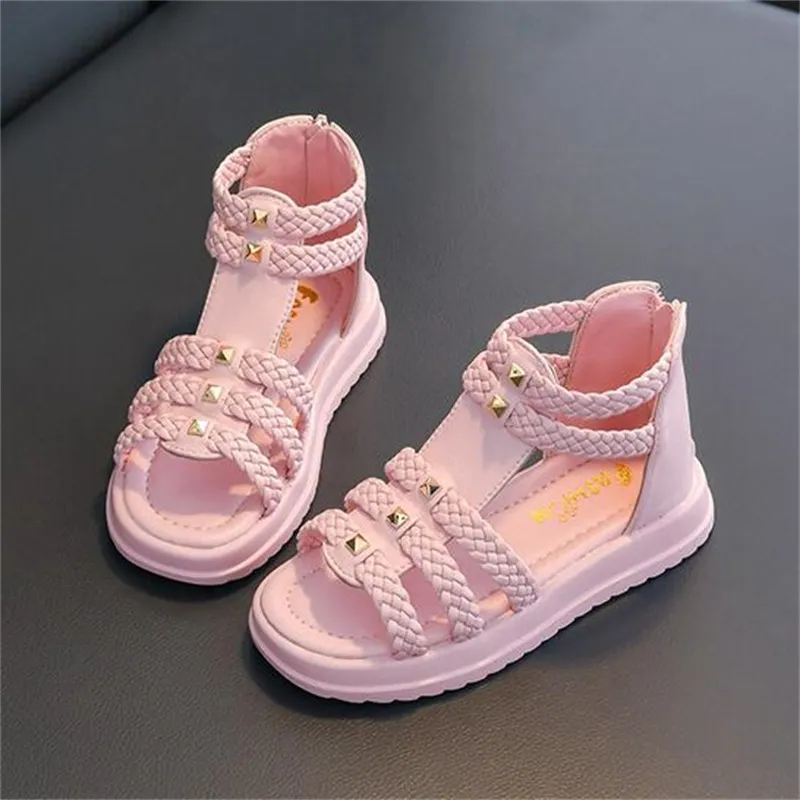 Neue Mädchen Sandalen Sommer Kinder Schuhe Nieten Strand Hausschuhe Weicher Boden Kleinkind Kleinkind Rutschen Prinzessin Roman Schuhe Slip on Kinder Casual Sneaker