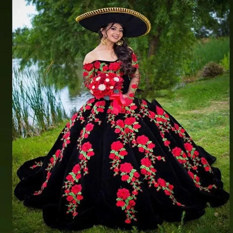 Charro Rose Flowers Quinceanera Dresses Off Shoulders Long Sleeves Velvet Prom Sweet 16 Dress Embroidery Black And Red Ball Gown Vestidos De 15 Anos