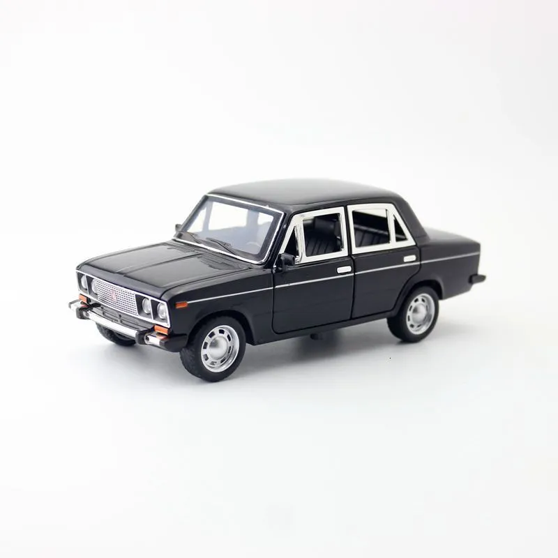 Diecast Model 1 24 Scale Diecast Toy Vehicle Model LADA 2106 Classical Car Pull Back Sound Light Door Openable Collection Gift For Kid 230509
