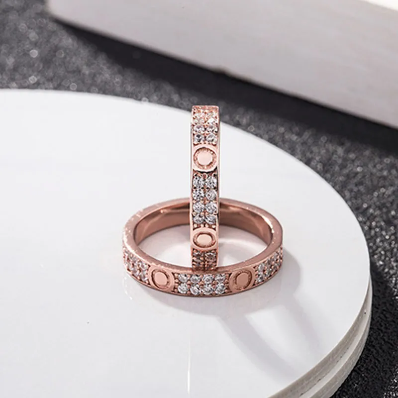 خاتم Starry Rings Love Rings Designer Womens Titanium Steel Rose Gold Sier مطلي بالماس الكامل لخواتم Man Rings Genterging Gift 4 5 6mm Multi Size