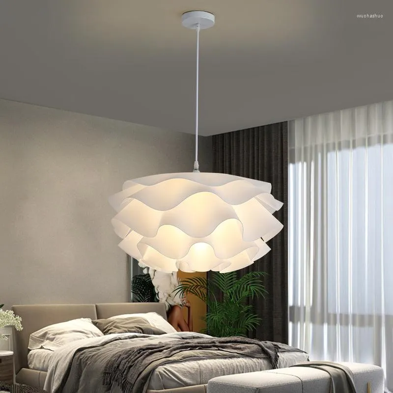 Lampade a sospensione Sala da pranzo nordica Lampada a cono di pino Ristorante Lampadario decorativo con boccioli di fiori Lampada a LED per camera da letto moderna e minimalista con petali