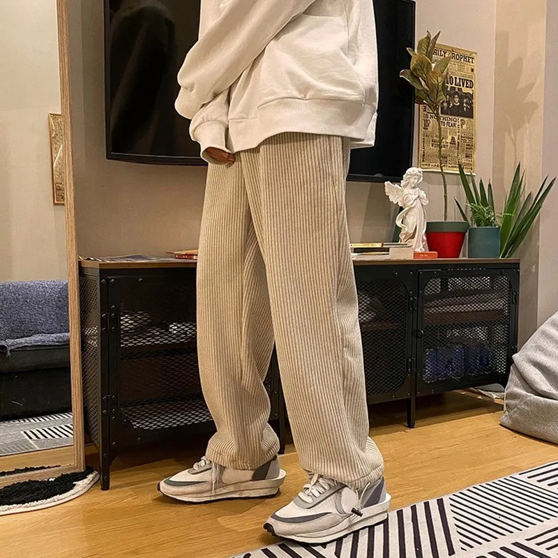 Pantalons pour hommes Panas Pria Dasi Kaki Lurus Celana Korduroi Warna Solid Kebesaran Hangat Corée Streetwear untuk Pakaian Sehari hari 230509