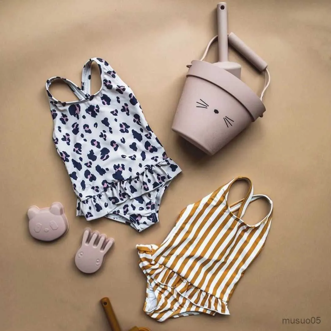 ツーピース新生幼児の女の子の女の子の女の子の女の子の女性ヒョウ縞模様のプリント水着ビーチウェアバススーツコスチューム