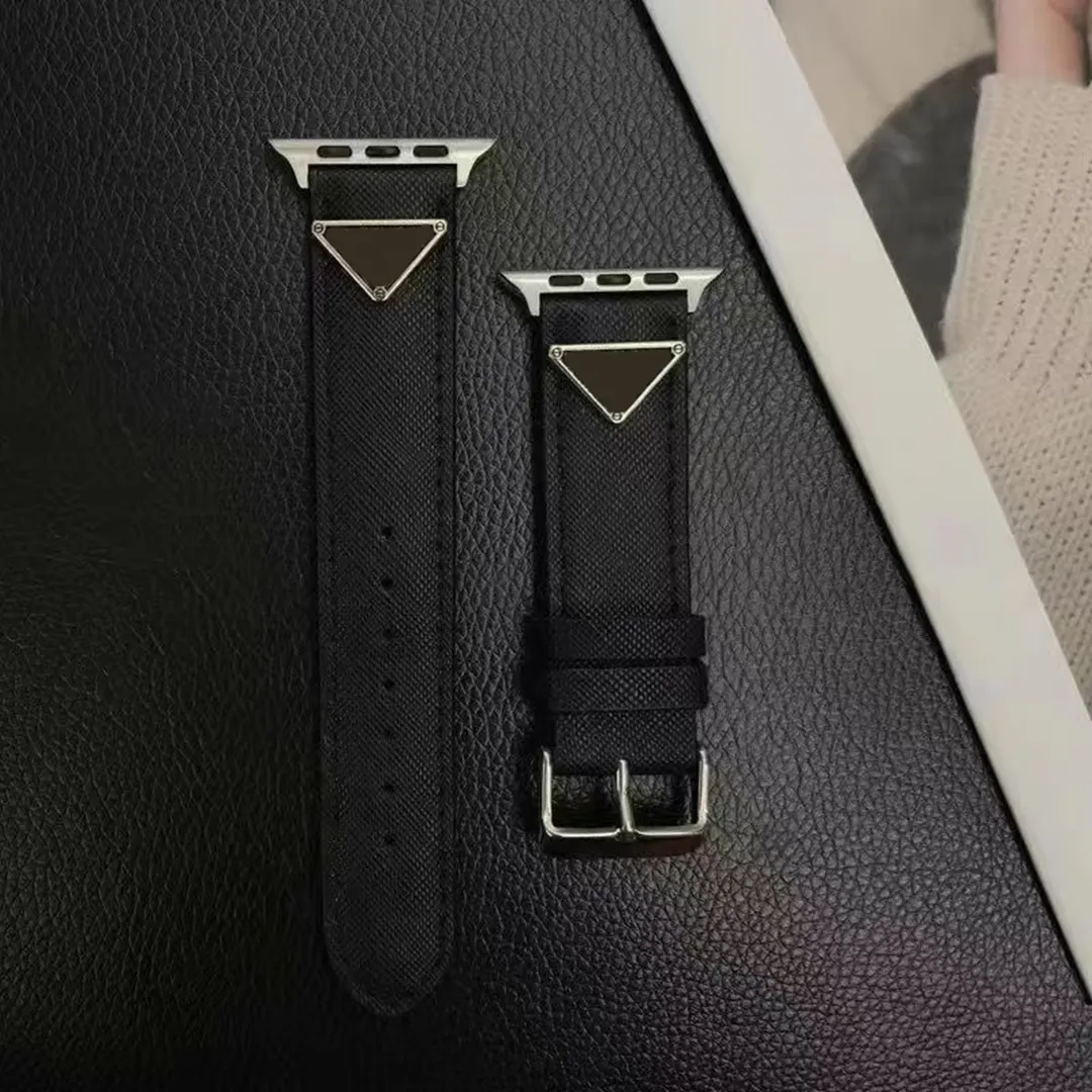 Luxus-Designer-Uhrenarmbänder für Apple Watch Band 42 38 40 41 44 45 49 mm iwatch 8 7 6 5 4 3 2 Bänder für Mann und Frau Schwarze Lederriemen mit Buchstabendruck