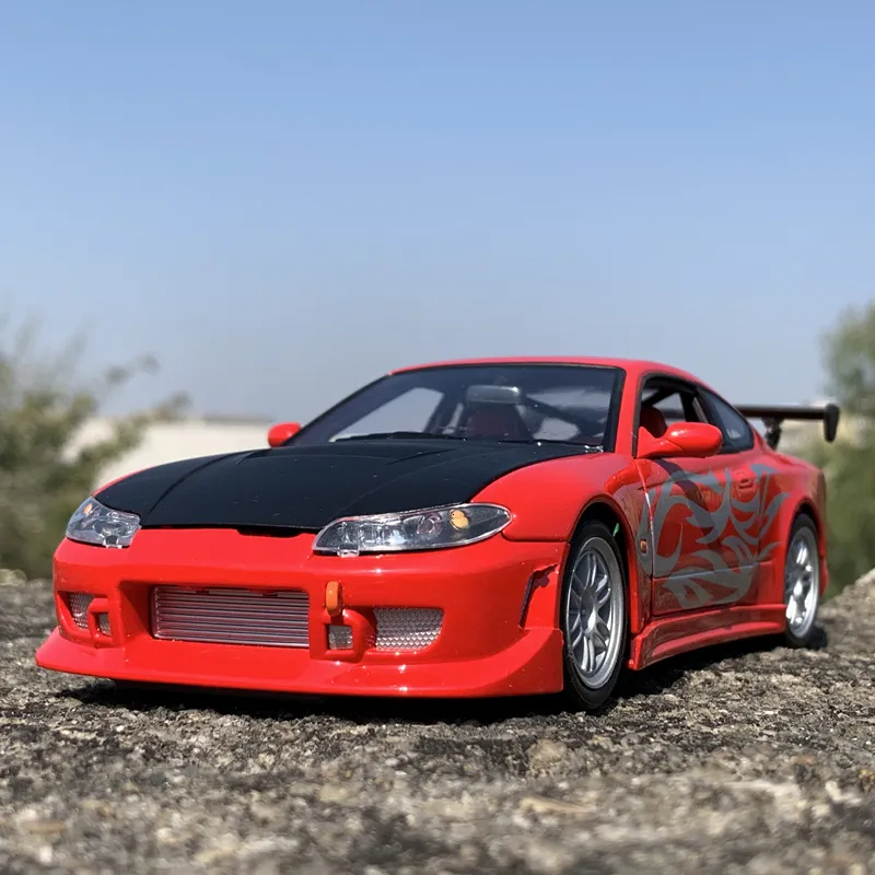 Diecast Model Welly 1/24 Nissan Silvia S15 Refit Wide Body Car Model Diecasts Metal Toy Performance Sports Car Model High Simulation Kids Gift 230509