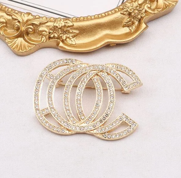 20 stile doppia lettera spilla di lusso marca placcato oro 18 carati donne strass di cristallo perla vestito spilla gioielli di moda decorazione accessori di gioielli