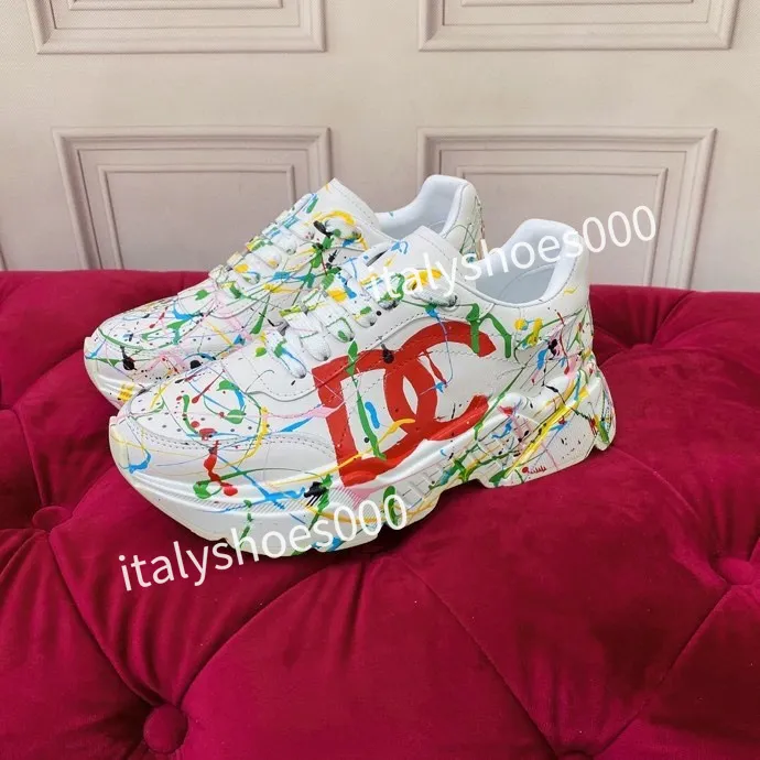 top Scarpe casual Designer Italia da donna Sneaker in pelle con strisce ricamate bianche Scarpe da ginnastica con piattaforma piatta Walking Sports Trainers