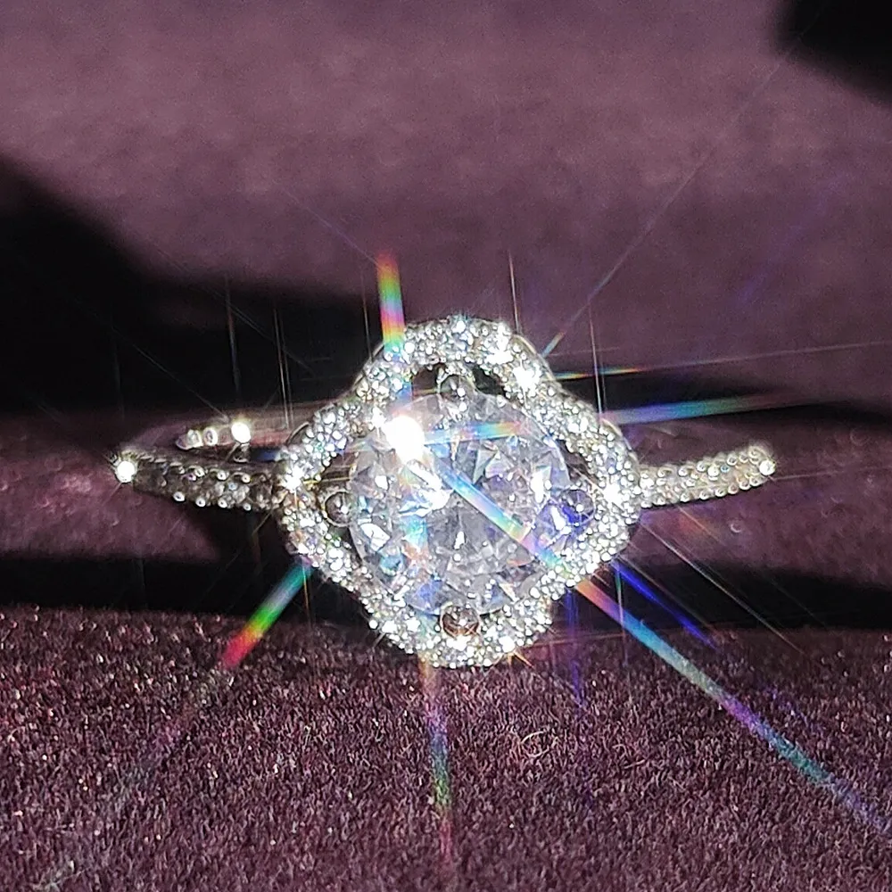 Anello con zircone grande hotsell