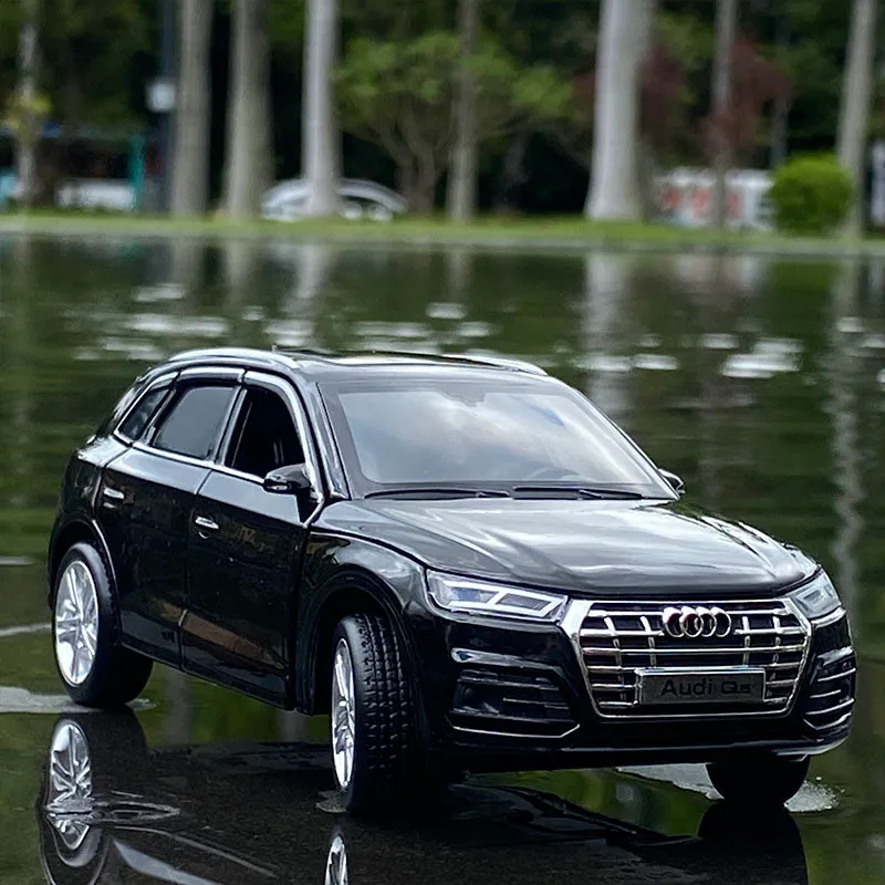 Diecast Model 1 32 Audi Q5 SUV Alloy Car Model Diecast Toy Vehicles Metal Toy Car Model High Simulation Sound Light Collection Kids Toy Gift 230509