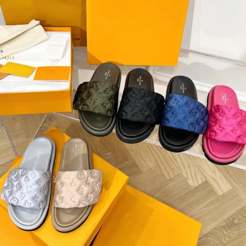 Poolkudde Mules Designers Sandaler Berömda designerkvinnor Solnedgång Platta Mules Vadderad frontrem Tofflor Fashionabla Lätt att bära Style Slides herrskor