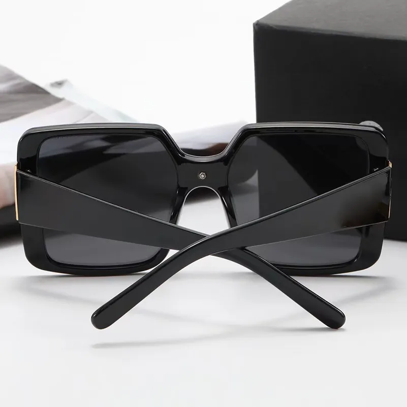 A119 Novo designer de moda Sunglass Menino Men feminino Os óculos de sol avançados estão disponíveis em muitas cores
